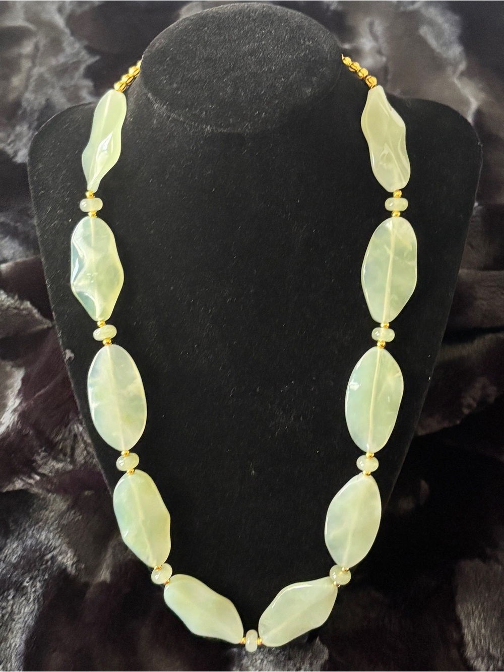 Light Green Xiu Jade Leaf Beaded Necklace with Gold Accents